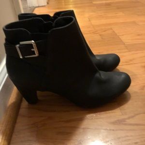 Black Target Ankle boots with 1-2inch heel